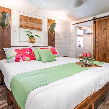 Gilligans Island Apartment Тайби Айлънд Екстериор снимка