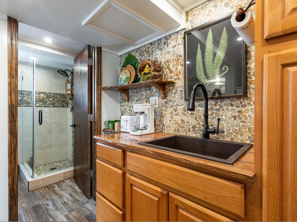 Gilligans Island Apartment Тайби Айлънд Екстериор снимка